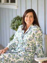 Load image into Gallery viewer, Hydrangea Classic Robe with Scalloping