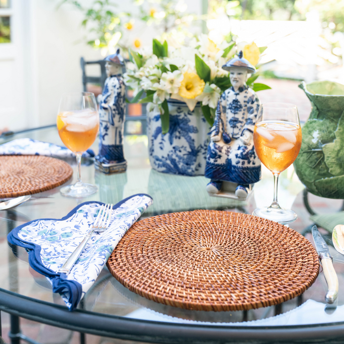 Elegant Table Settings for Summer Parties and Picnics