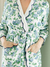 Load image into Gallery viewer, Hydrangea Fleece Lined Classic Robe