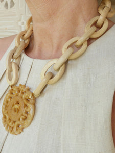 Ivory Marnalis Hardwood Chain Jade Pendant Necklace