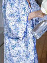 Load image into Gallery viewer, Blue Floral Print Kimono Robe with Scalloping